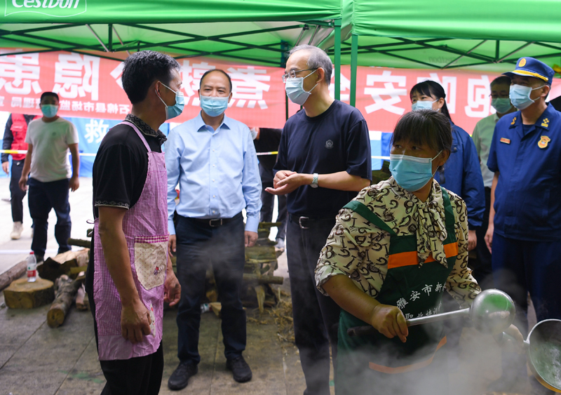 黄强赴雅安市石棉县指导抗震救灾工作并与王祥喜会商(shāng)下一步重点工作
继续全力抢救生命加快恢复正常秩序
有(yǒu)序有(yǒu)力有(yǒu)效推进抗震救灾工作坚决打赢这场硬仗「相关图片」